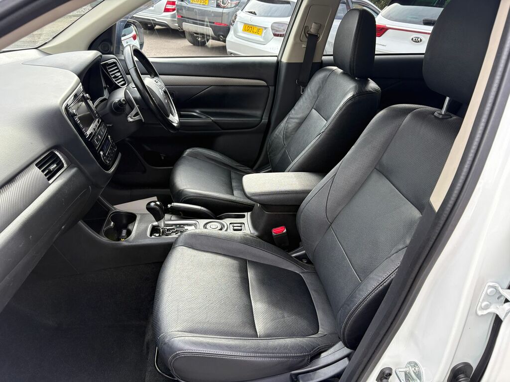 Mitsubishi Outlander Di-d Gx 3 Black #9