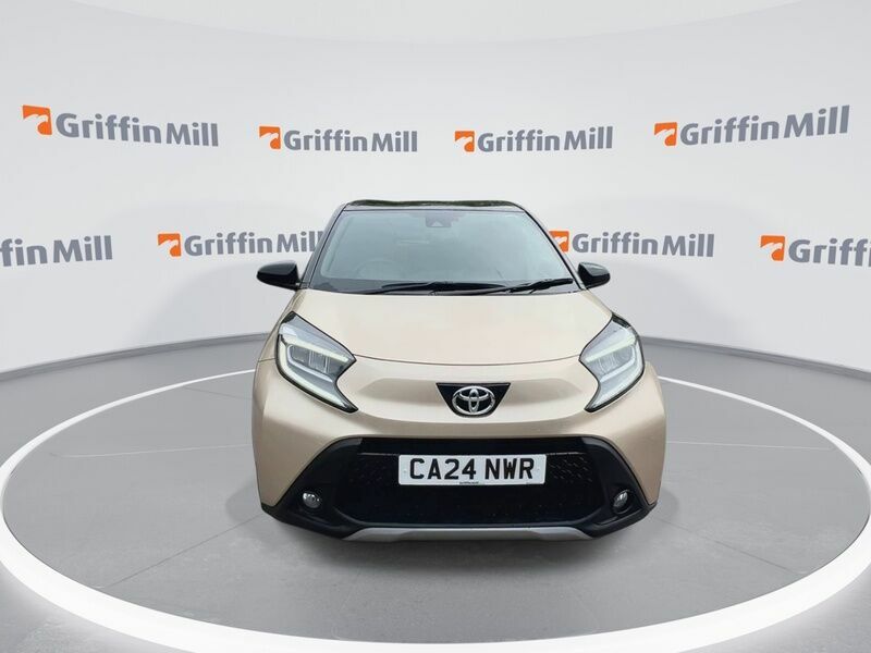 Toyota Aygo 1.0 Vvt-i Exclusive Hatchback X-shift E Beige #3
