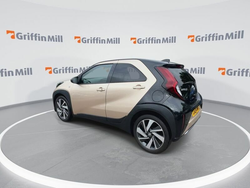 Toyota Aygo 1.0 Vvt-i Exclusive Hatchback X-shift E Beige #6