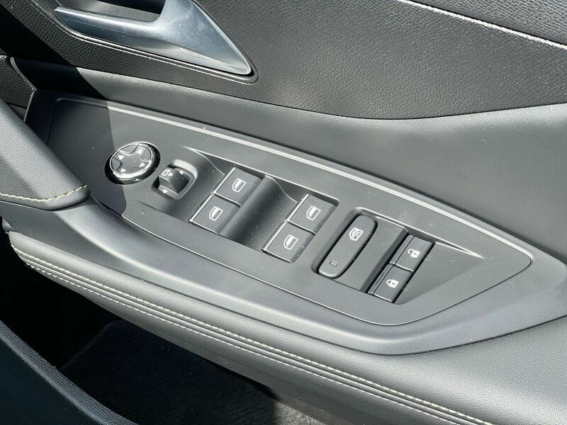 Peugeot 408 1.2 Puretech Allure Premium  #59