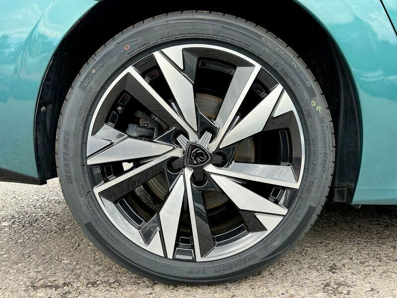 Peugeot 308 1.2 Puretech Allure Premium Eat Red #18