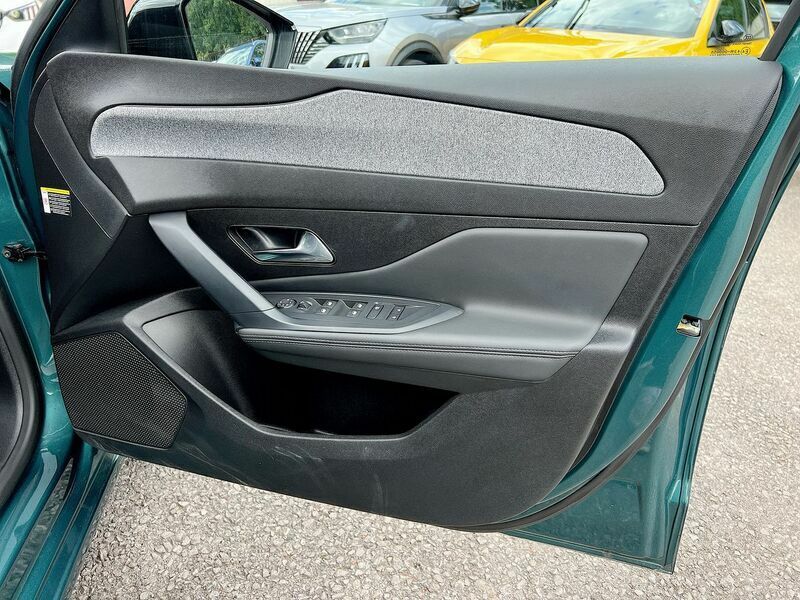 Peugeot 308 1.2 Puretech Allure Premium Eat Red #56