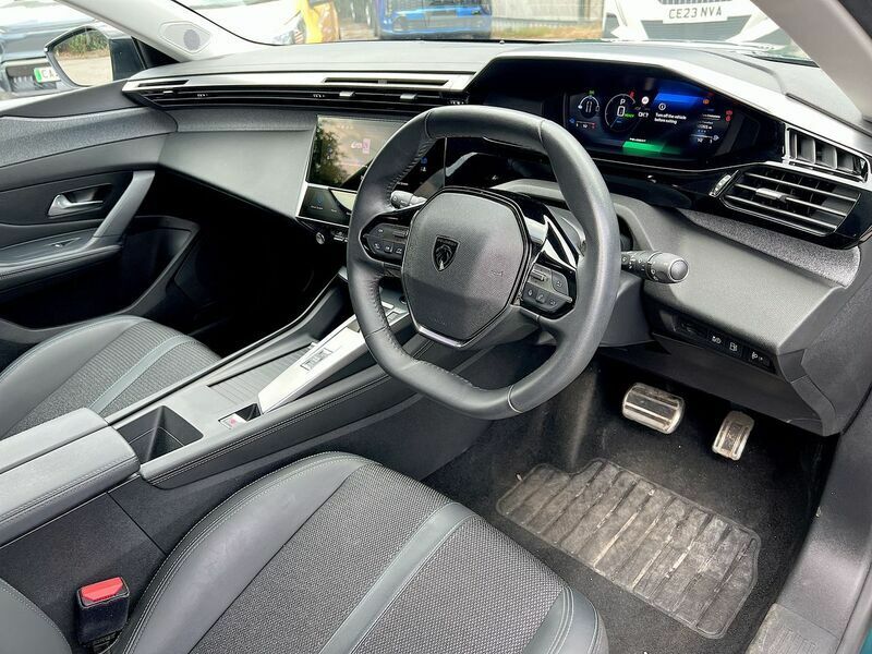 Peugeot 308 1.2 Puretech Allure Premium Eat Red #32