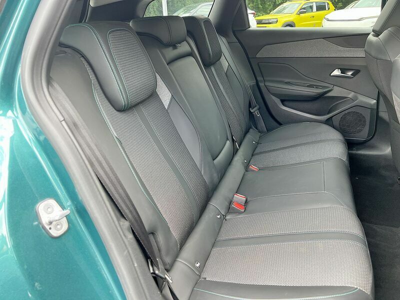 Peugeot 308 1.2 Puretech Allure Premium Eat Red #36