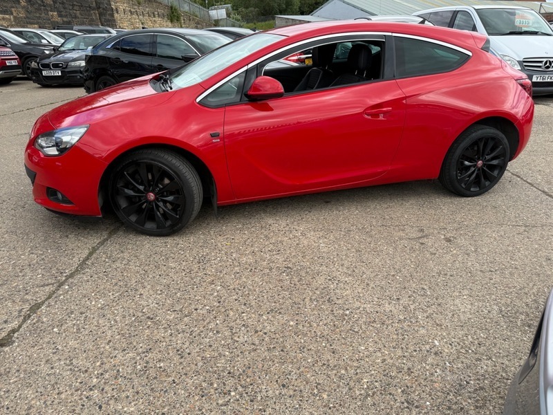 Vauxhall Astra GTC Sri Red #4