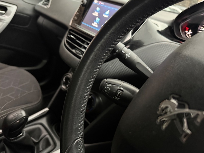 Peugeot 2008 Petrol White #14