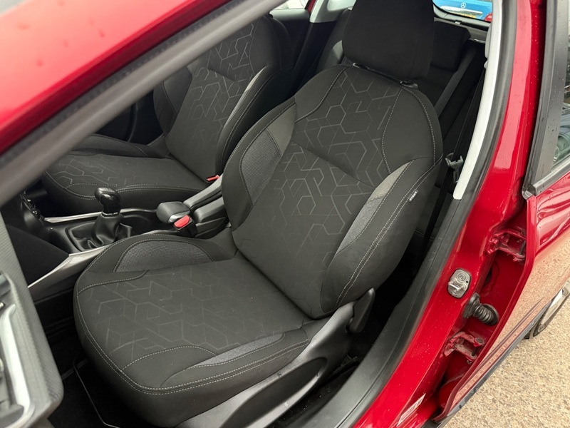 Peugeot 2008 Petrol White #16