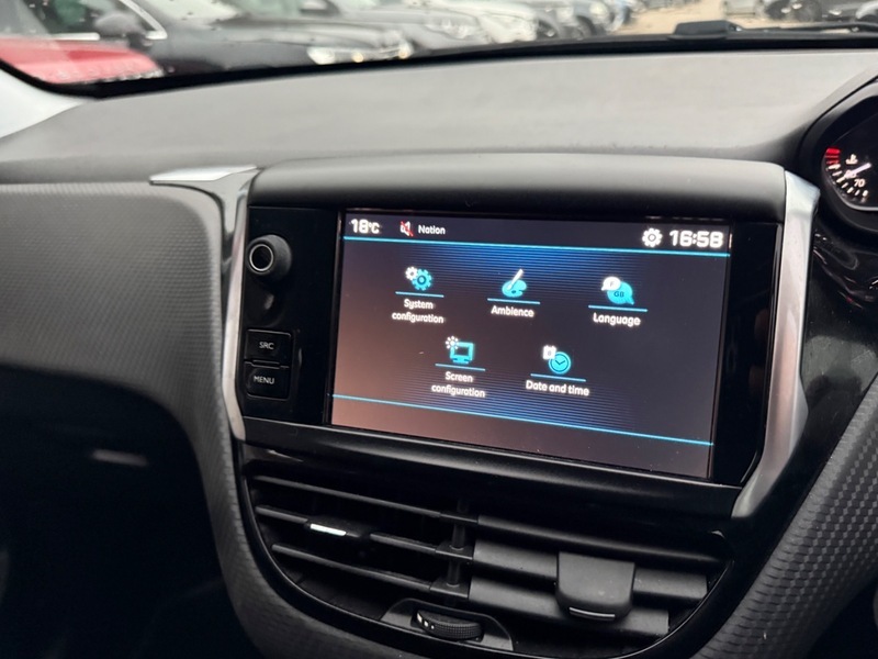Peugeot 2008 Petrol White #15