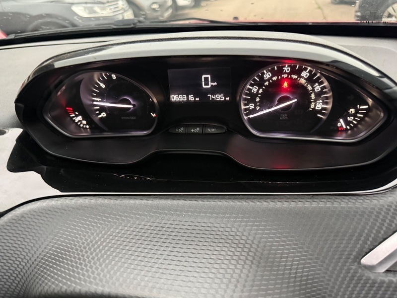 Peugeot 2008 Petrol White #9