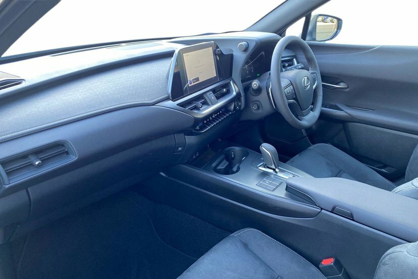 Lexus UX 300E 72.8Kwh Premium Suv 204 Ps #2