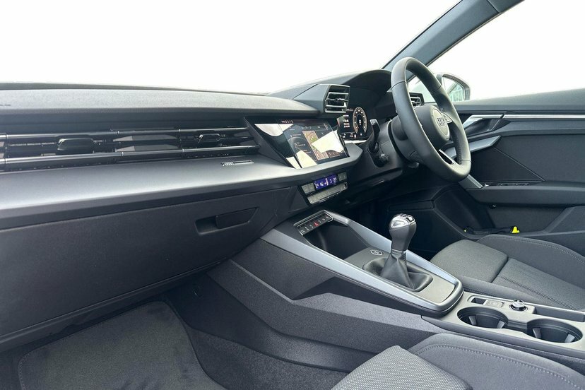 Audi A3 1.5 Tfsi Sport Sportback 116 Ps ML75KVE White #2