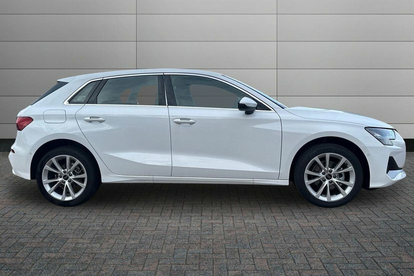 Audi A3 1.5 Tfsi Sport Sportback 116 Ps ML75KVE White #4