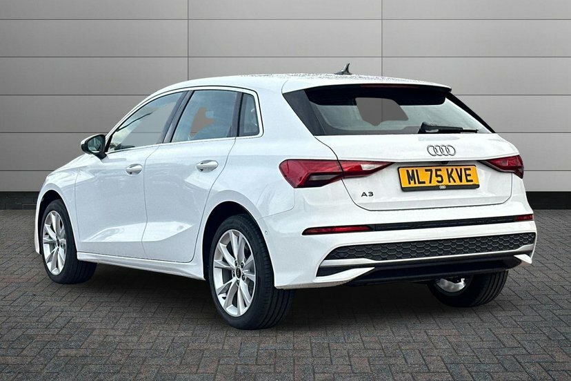 Audi A3 1.5 Tfsi Sport Sportback 116 Ps ML75KVE White #3