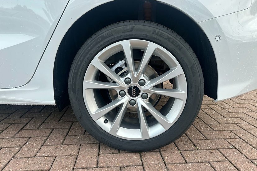 Audi A3 1.5 Tfsi Sport Sportback 116 Ps ML75KVE White #5