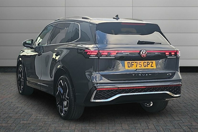 Volkswagen Tiguan 1.5 Etsi Mhev R-line Suv Hybrid Dsg 15 DF75GPZ Grey #3