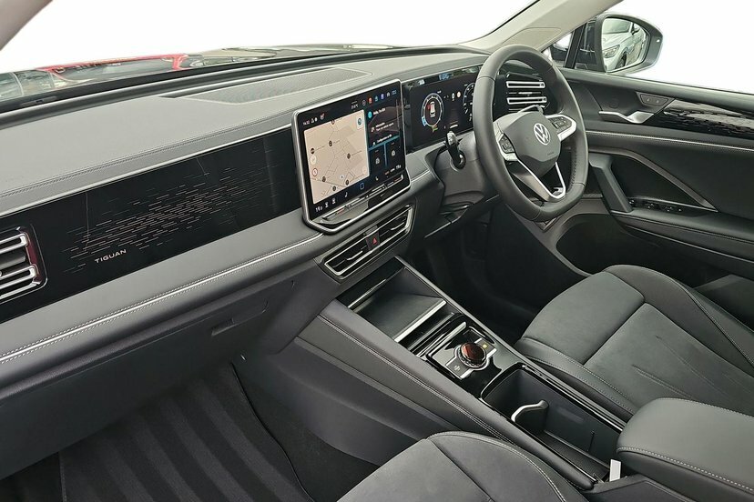 Volkswagen Tiguan 1.5 Etsi Mhev Elegance Suv Hybrid Dsg DE75RBV Black #2