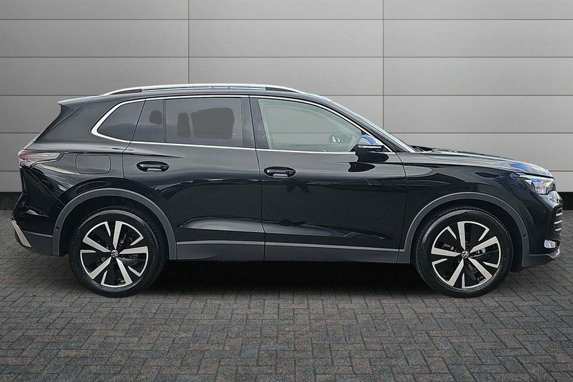 Volkswagen Tiguan 1.5 Etsi Mhev Elegance Suv Hybrid Dsg DE75RBV Black #4