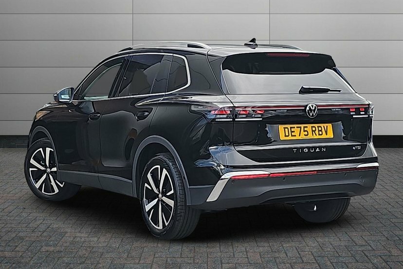 Volkswagen Tiguan 1.5 Etsi Mhev Elegance Suv Hybrid Dsg DE75RBV Black #3