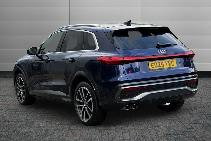 Audi Q5 2.0 Tdi Launch Edition Suv S Tronic Qua EO25YVC Blue #3