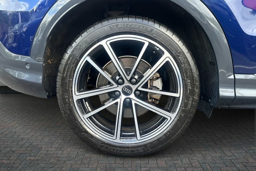 Audi Q5 2.0 Tdi Launch Edition Suv S Tronic Qua EO25YVC Blue #5