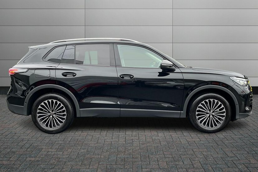 Volkswagen Tiguan 1.5 Etsi Mhev Match Suv Hybrid Dsg 150 EF75FXW Black #4
