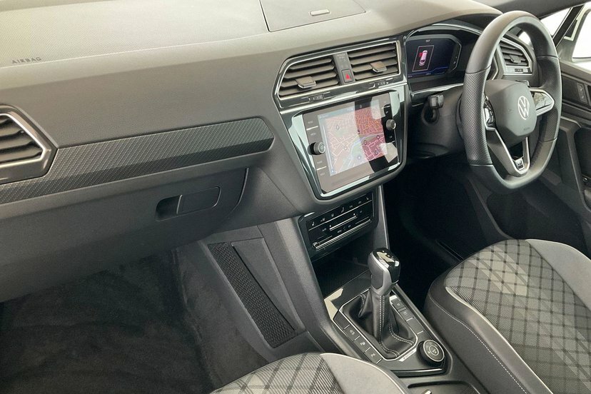 Volkswagen Tiguan 2.0 Tdi R-line Suv Dsg 4Motion 200 Ps CY70HVA White #2