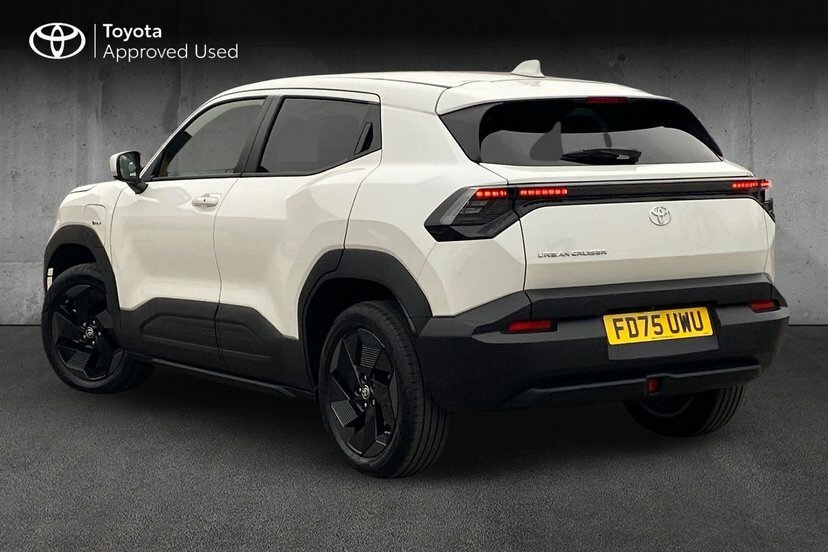 Toyota Urban Cruiser 61Kwh Design Suv 174 Ps FD75UWU White #4