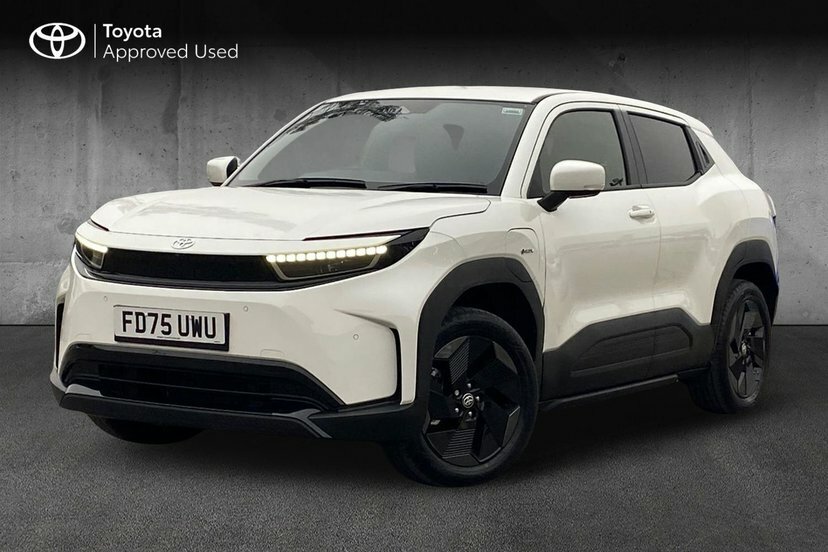 Toyota Urban Cruiser 61Kwh Design Suv 174 Ps FD75UWU White #3