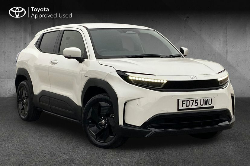 Toyota Urban Cruiser 61Kwh Design Suv 174 Ps White