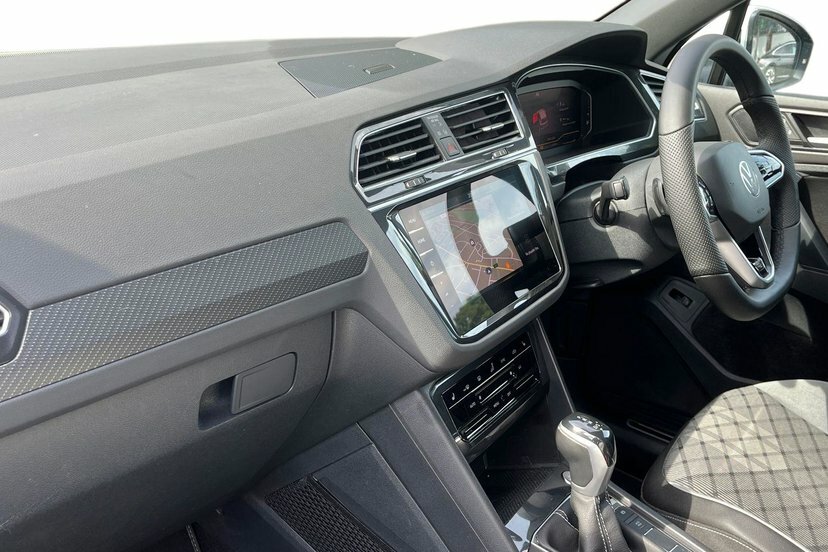 Volkswagen Tiguan 2.0 Tdi R-line Suv Dsg 4Motion 150 Ps GJ22KVB White #2