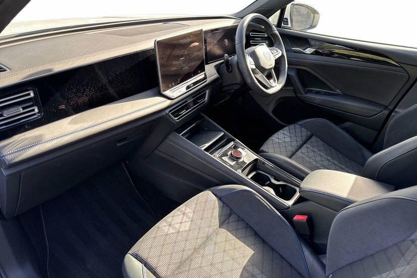 Volkswagen Tiguan 1.5 Etsi Mhev R-line Suv Hybrid Dsg 15 DA75GWF White #2