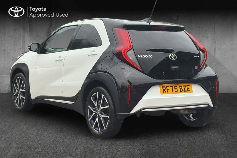 Toyota Aygo X 1.5H Gr Sport Hatchback Hybrid Cvt 116 RF75BZE White #4