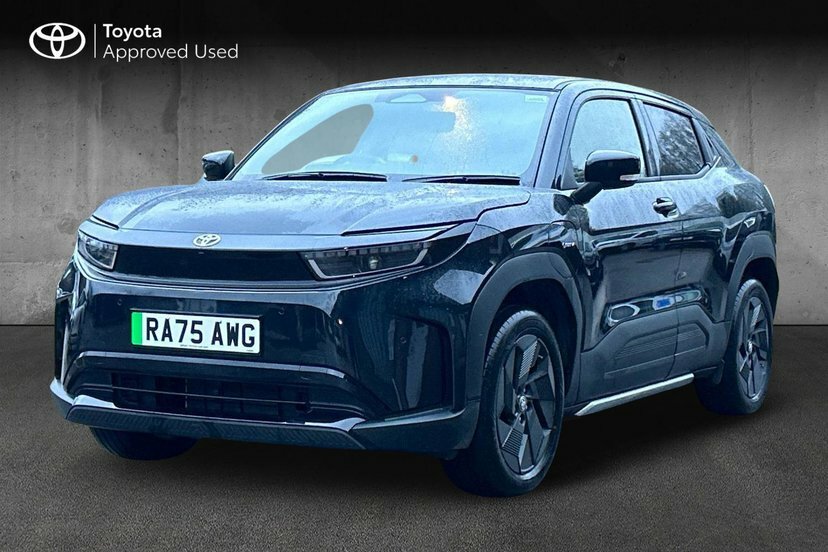 Toyota Urban Cruiser 61Kwh Design Suv 174 Ps RA75AWG Black #3