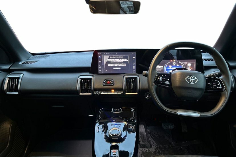 Toyota Urban Cruiser 61Kwh Design Suv 174 Ps RA75AWG Black #5