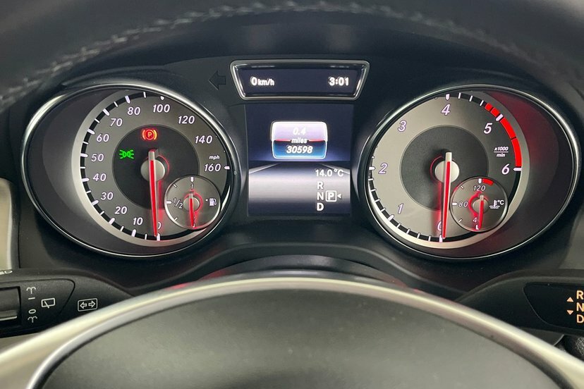 Mercedes-Benz GLA Class 2.1 Gla200d Amg Line Premium Suv 7G-d Grey #6