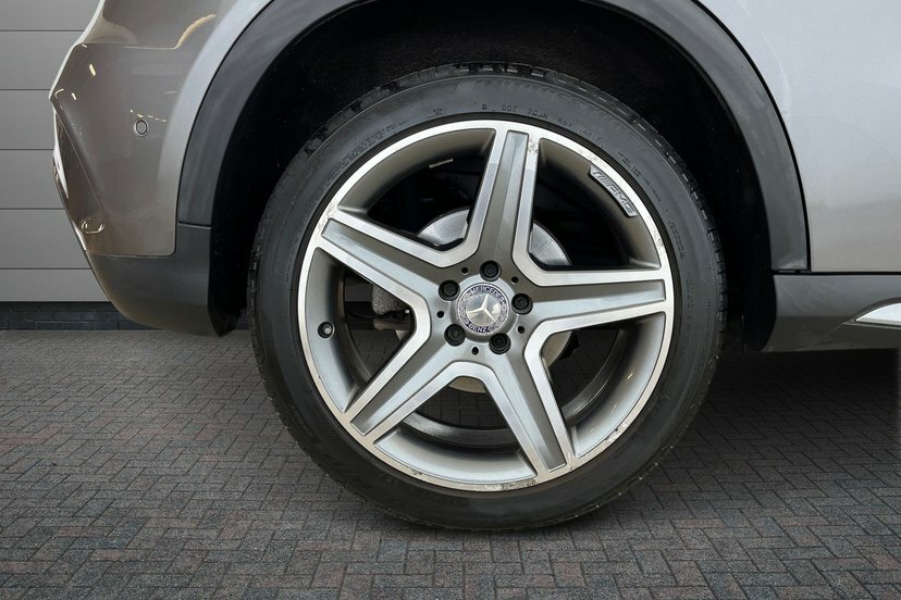 Mercedes-Benz GLA Class 2.1 Gla200d Amg Line Premium Suv 7G-d Grey #4