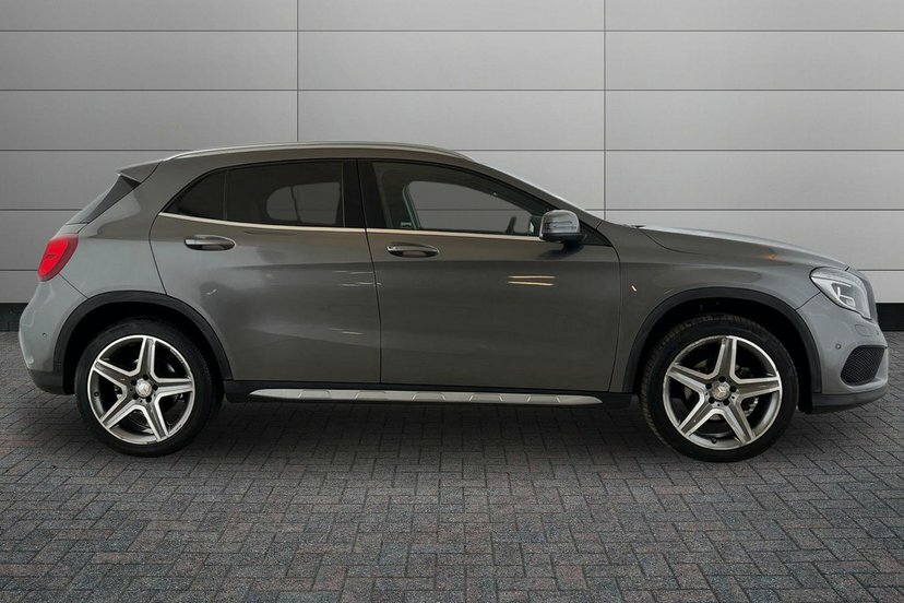 Mercedes-Benz GLA Class 2.1 Gla200d Amg Line Premium Suv 7G-d Grey #3