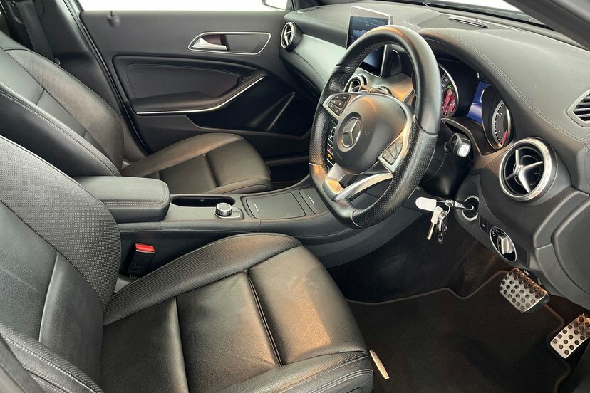 Mercedes-Benz GLA Class 2.1 Gla200d Amg Line Premium Suv 7G-d Grey #5