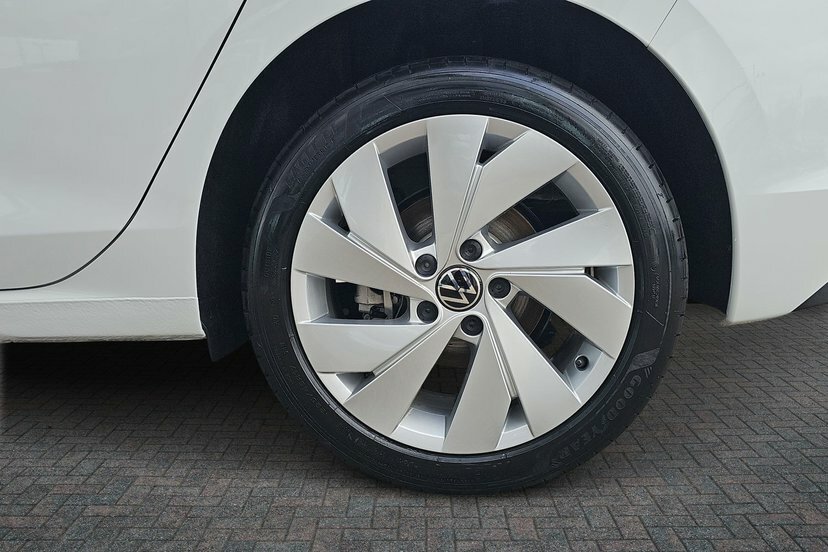 Volkswagen Golf 1.5 Tsi Style Hatchback 150 Ps DE26JDX White #5