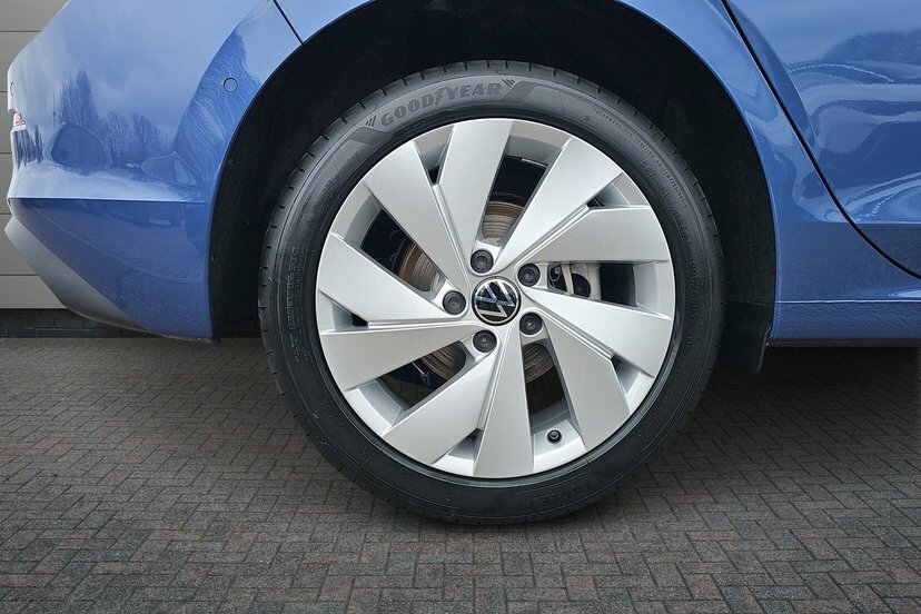 Volkswagen Golf 1.5 Etsi Mhev Match Hatchback Hybrid Ds DE26HYC Blue #5