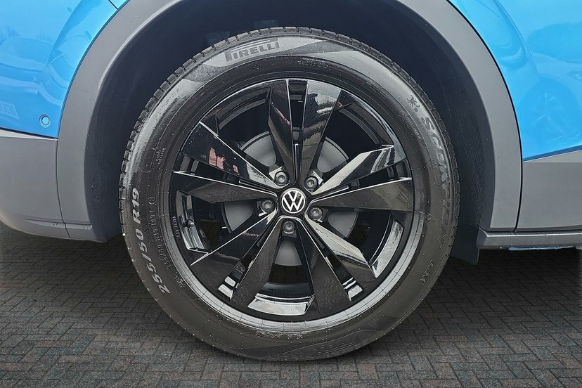 Volkswagen ID.4 Pro 77Kwh Black Edition Suv 286 DE26PVA Black #5