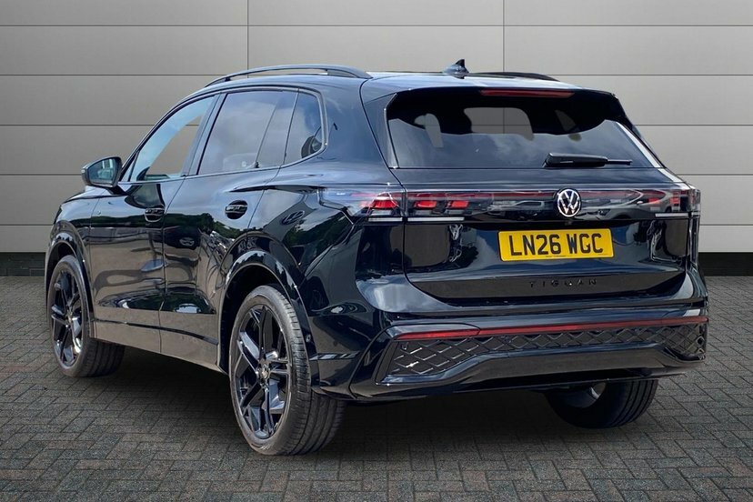 Volkswagen Tiguan 1.5 Etsi Mhev R-line Suv Hybrid Dsg 15 LN26WGC Black #3