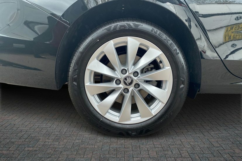 Skoda Superb 1.5 Tsi Iv 25.7Kwh Se Technology Estate LS26BNF Black #5