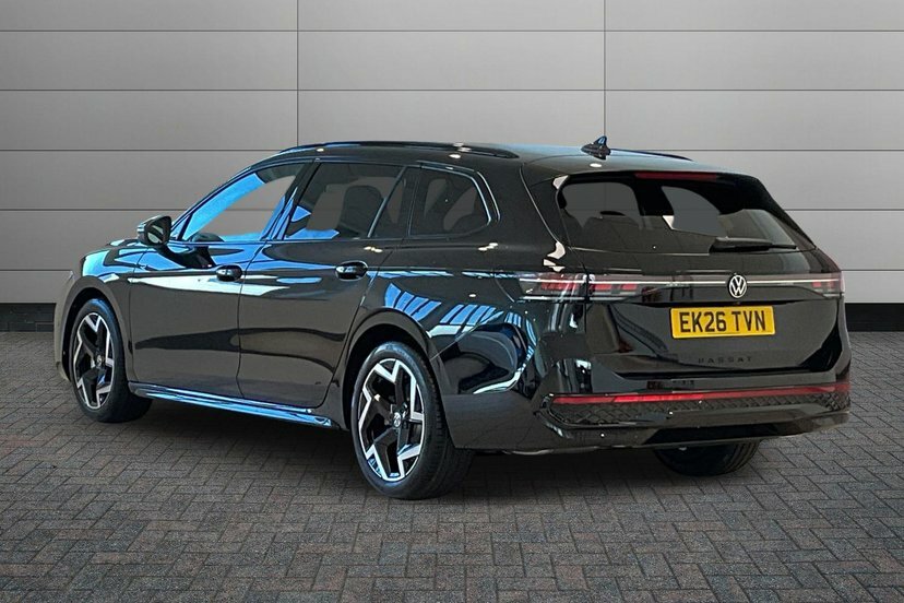 Volkswagen Passat 1.5 Etsi Mhev R-line Estate Hybrid Dsg EK26TVN Black #3