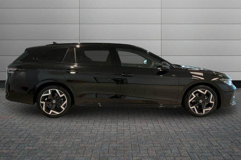 Volkswagen Passat 1.5 Etsi Mhev R-line Estate Hybrid Dsg EK26TVN Black #4