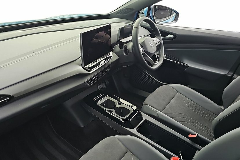 Volkswagen ID.4 Pure 52Kwh Match Suv 170 Ps DK26YKX Black #2