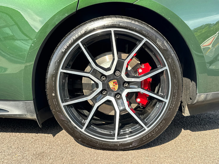 Porsche Taycan Performance Plus 105Kwh Black Edition 4S Sport Tur HY26YGC Green #6