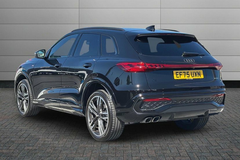 Audi Q5 2.0 Tdi Edition 1 Suv S Tronic Quattro EF75UXN Black #3