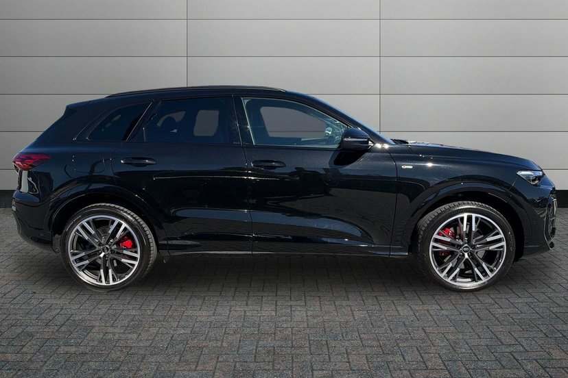Audi Q5 2.0 Tdi Edition 1 Suv S Tronic Quattro EF75UXN Black #4
