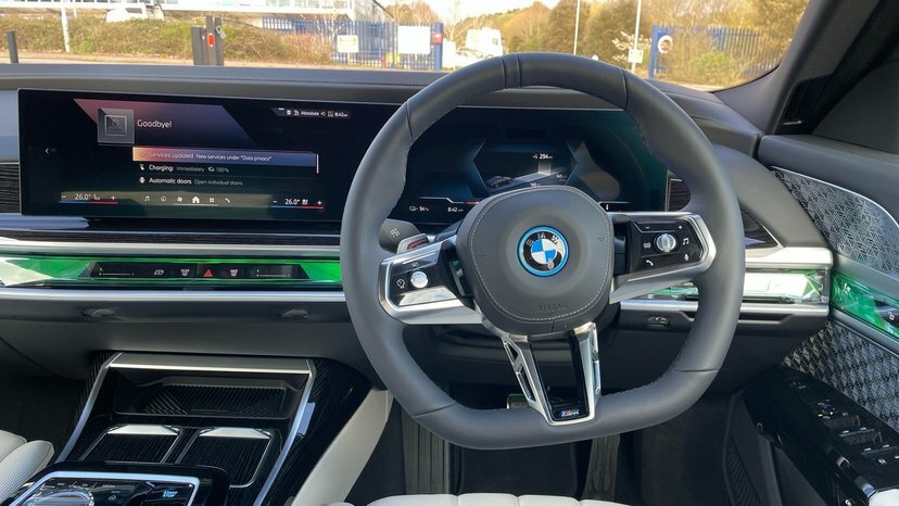BMW i7 50 105.7Kwh M Sport Saloon Edriv Black #5